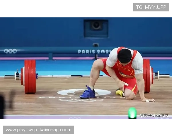 举重教练比赛中吼到破音成名场面